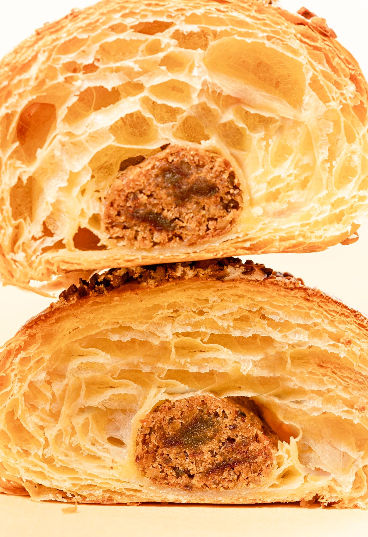 Croissant de dátil y nuez